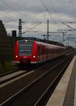 Meine erste RE6a Aufnahme die ich hier presentiere.
425 077 führt den Zug zum Flughafen Köln/Bonn am Nachmittag des 
22. Dezember 2015 bei Allerheiligen.