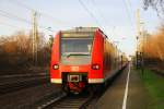 Ein Nachschuss von der Rhein Niers Bahn (RB33) aus Aachen-West nach Heinsberg-Rheinland-Duisburg-Hbf und hilt in Kohlscheid und fährt in Richtung Herzogenrath,Mönchengladbach. 
Bei schönem Sonnenschein am Nachmittag vom 22.12.2015.