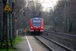 Die Rhein Niers Bahn (RB33) aus Aachen-Hbf nach Heinsberg-Rheinand-Duisburg-Hbf kommt aus Richtung Aachen-West,Laurensberg,Richterich, und hält in Kohlscheid und fährt in Richtung Herzogenrath,Mönchengladbach. 
Bei Sonne und Wolken am Nachmittag vom 23.12.2015.