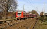 Die Rhein Niers Bahn (RB33) kommt die Kohlscheider-Rampe hoch aus Duisburg-Hbf,Heinsberg-Rheinand nach Aachen-Hbf und hält in Kohlscheid und fährt in Richtung Richterich,Laurensberg,Aachen-West,Aachen-Schanz,Aachen-Hbf.
Bei schönem Sonnenschein am Mittag vom 26.12.2015.