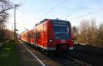 Die Rhein Niers Bahn (RB33) aus Aachen-Hbf nach Heinsberg-Rheinand-Duisburg-Hbf kommt aus Richtung Aachen-West,Laurensberg,Richterich, und hält in Kohlscheid und fährt in Richtung