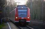 Die Rhein Niers Bahn (RB33) aus Aachen-Hbf-Heinsberg-Rheinand-Duisburg-Hbf kommt aus Richtung Aachen-West,Laurensberg,Richterich, und hält in Kohlscheid und fährt in Richtung