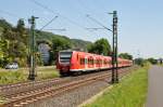 Eine Doppelgarnitur  Quietschis , angeführt von 425 523-8 rechtsrheinisch unterwegs in Richtung Köln, hier aufgenommen in Leutesdorf am 05/06/2015.