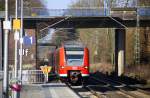 Die Rhein Niers Bahn (RB33) aus Duisburg-Hbf,Heinsberg-Rheinland nach Aachen-Hbf und kommt aus Richtung Rheydt,Wickrath,Beckrath,Herrath,Erkelenz,Baal,Hückelhoven-Baal,Brachelen,,Lindern,Süggerrath,Geilenkirchen,Frelenberg,Zweibrüggen und hält in Übach-Palenberg und fährt in Richtung Rimburg,Finkenrath,Hofstadt,Herzogenrath, Kohlscheid,Richterich,Laurensberg,Aachen-West. 
Bei schönem Sonnenschein am Nachmittag vom 9.3.2016.