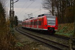 Im Bogen an der Mühle in Jüchen ist der 425 598-0 als RE8 im Nachschuß auf seinem Weg nach Koblenz zu sehen. 22.3.2016