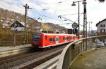 Einfahrende S1 nach Homburg Saar in Neckargerach, an dessen Spitze der 425 205 zu sehen ist. 26.3.2016