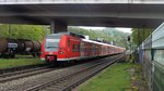 Die 425 101-3 der DB am RE 8 (Mönchengladbach - Koblenz) bei der Einfahrt in Königswinter Richtung Köln, DEN 01.05.2016