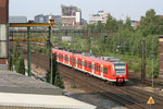 425 036 als RB 33 von Aachen Hbf nach Duisburg Hbf. Aufgenommen von einer Straßenbrücke in Krefeld-Uerdingen.
Aufnahmedatum: 24.06.2010