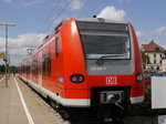 Am 14.07.2016 steht 425 145 als RB 58094 nach Würzburg Hbf in Kitzingen auf Gleis 9 bereit.