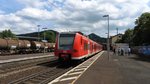Die 425 097-3 der DB Regio NRW mit dem RE 8 (Mönchengladbach - Koblenz) beim Halt in Königswinter in Richtung Koblenz.