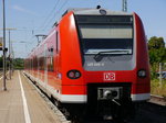 425 145 steht am 18.07.2016 in Kitzingen und wartet auf die Ausfahrt als RB 58094 nach Würzburg Hbf.