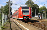 Die Rhein Niers Bahn (RB33) kommt die Kohlscheider-Rampe hoch aus Duisburg-Hbf,Heinsberg-Rheinand nach Aachen-Hbf und hält in Kohlscheid und fährt in Richtung Richterich,Laurensberg,Aachen-West,Aachen-Schanz,Aachen-Hbf. 
Aufgenommen von Bahnsteig 2  in Kohlscheid.
Bei Sonnenschein am Nachmittag vom 10.8.2016.