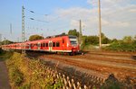 Einfahrt eines nach Koblenz fahrenden RE8 in Grevenbroich, hier ist der 425 606-1 an der Spitze des Zuges.