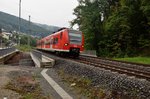 Hinter dem Bahnhof Neckarsteinach, am ehemaligen Abzweig der Strecke nach Schönau ist der 425 728 als S1 nach Homburg Saar Hbf zu sehen. 18.9.2016