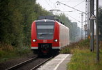 Die Rhein Niers Bahn (RB33) kommt aus Aachen-Hbf nach Duisburg-Hbf und kommt aus Richtung Aachen-Hbf,Aachen-Schanz,Aachen-West,Laurensberg,Richterich,Kohlscheid,Herzogenrath,Palenberg,Zweibrüggen,Frelenberg,Geilenkirchen,Süggerrath,Lindern,Brachelen,Hückelhoven-Baal,Baal,Erkelenz und hält in Herrath und dann fährt weiter in Richtung Beckrath,Wickrath,Rheydt-Hbf,Mönchengladbach-Hbf.
Aufgenommen vom Bahnsteig 1 in Herrath. Am Nachmittag vom 20.9.2016.