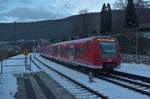 Ausfahrt einer S2 nach Kaiserslautern Hbf aus dem Bahnhof Neckarsteinach am Sonntag den 15.1.2017