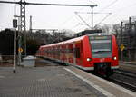 Die Rhein Niers Bahn (RB33) kommt aus Richtung  Mönchengladbach-Hbf,Rheydt-Hbf,Wickrath,Beckrath,Herrath,Erkelenz,Baal,Hückelhoven-Baal,Brachelen,Lindern,Süggerrath,Geilenkirchen,Frelenberg,Zweibrüggen,Übach-Palenberg aus Duisburg-Hbf-Heinsberg-Rheinland)Aachen-Hbf und hält in Herzogenrath und fährt in Richtung Kohlscheid,Richterich,Laurensberg,Aachen-West,Aachen-Schanz,Aachen-Hbf. Aufgenommen vom Bahnsteig 2 in Herzogenrath. 
Bei Wolken am Kalten Nachmittag vom 4.2.2017.