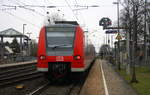 Nachschuss von der Rhein Niers Bahn (RB33) aus Aachen-Hbf nach Duisburg-Hbf und hilt in Kohlscheid und fährt in Richtung Herzogenrath,Mönchengladbach. Aufgenommen von Bahnsteig 1 in Kohlscheid. 
Bei Regenwetter am Kalten Nachmittag vom 8.2.2017.