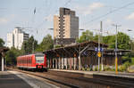 Die RB27 nach Mönchengladbach, hier als Triebzug 425 602, steht abfahrbereit auf Gleis 2 im Bhf Bonn-Beuel.