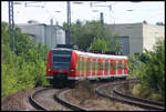 DB 425623 fährt hier am 6.7.2006 als RE 1 nach Mannheim in Gundelsheim ein.