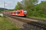 Nachschuß auf den 425 222 der als Schlußwagen eines S1 Zuges nach Kaiserslautern am Nachmittag des 24.4.2020 bei der Einfahrt in Neckargerach.