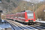 Ausfahrt des S2 Zuges 425 753-1 nach Kaiserslautern, der hier Neckargerach am Mittag verlässt und Zwingenberg zustebt.