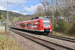 Nachschuß auf den gestrickten 425 725/425 227 der als S1 nach Kaiserslautern in Neckargerach einfährt am 12.4.2021