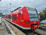 ET 425 805-9 mit der RS 21 nach Ulm Hbf in Biberach (Riß), 01.10.2022.
