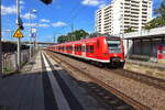 425 716-6 als S-Bahn S3 nach Karlsruhe  am 18. Mai 2023 im Bahnhof Limburgerhof.