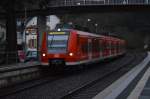 Eine S1 fährt gerade in Neckargerach ein, der Zug wird vom 425 717-6 geführt nach Osterburken.....für die Statistik er kam mit fünf Minuten Verspätung am heutigen Sonntag den