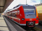 Am 10.03.2017 steht 425 046 in Würzburg Hbf auf Gleis 11.