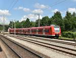Nach einer Pause in Osterburken rangiert der 425 711 auf Gleis 1 um, bevor er mit einem aus Mosbach kommenden anderen 425 gekoppelt wurde.