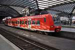 425 591-5 verlässt am 26.05.2019 als RE8 (RE10831)  Rhein-Erft-Express  von Mönchengladbach Hauptbahnhof nach Troisdorf den Kölner Hauptbahnhof.