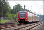 Zwischen Ibbenbüren und Ibbenbüren Esch ist hier am 23.7.2007 der DB 425156-7 als RB nach Bad Bentheim unterwegs.