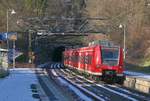 Nach kurzem Halt fährt der 425 702-8 als S1 nach Homburg Saar Hbf aus Binau aus, geradewegs in den Binauer Tunnel hinein.