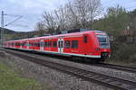 Nachschuß auf den 425 753-1 der als S1 nach Kaiserslautern   am Abend des 10.April 2021 in Neckargerach einfährt.