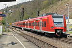 Nachschuß auf einen RE10a Ersatzzug der am 20.4.2021 durch Neckarzimmern nach Mannheim fahrend zusehen ist, am Zugschluß läuft der 425 021 mit Abellio Signet.