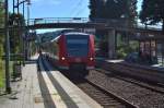 Am heutigen 29.8.2015 steht der 425 568 als S2 nach Kaiserslautern am Bahnsteig Gleis 2 in Neckargerach.