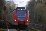 Die Rhein Niers Bahn (RB33) aus Aachen-Hbf nach Heinsberg-Rheinand-Duisburg-Hbf kommt aus Richtung Aachen-West,Laurensberg,Richterich, und hält in Kohlscheid und fährt in Richtung