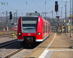 425 138 hat als RB Homburg - Trier Einfahrt in den Hauptbahnhof Saarbrücken.