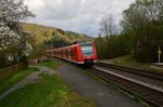 Durch Neckargerach kommt am heutigen Mittag der 425 254-0 als RE3 nach Heilbronn.13.4.2016