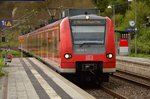 Neckarhausen, Durchfahrt eines RE3 nach Stuttgart Hbf am Samstag den 16.4.2016