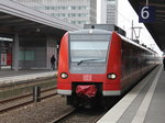 425 567-5 mit einem weiteren unbekannten 425 steht am 06. August 2016 im Hauptbahnhof von Essen zur Weiterfahrt als RE 11 nach Hamm.