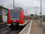 425 047 fährt am 25.10.2016 als RB 58269 nach Schweinfurt Hbf aus Rottendorf aus.