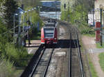 426 038-6 als RB Neunkirchen - Homburg Saar beim Halt im Neunkircher Stadtteil Wellesweiler. Auch noch einer der vielen Haltepunkte im Saarland die noch nicht ausgebaut sind und keinen barrierefreien Zugang haben. 09.04.2017 Bahnstrecke 3282 Homburg Saar - Neukirchen Saar.
