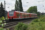 Ein aus zwei 426 bestehender RB33 verlässt am ersten Mai 2018 Rheydt Hbf gen Aachen Hbf.