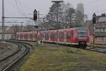 426 037-8 und 426 543-5 der Bodensee-Oberschwaben-Bahn kurz nach dem Beginn der Fahrt als RB 91 / 87570 von Friedrichshafen Hafen nach Aulendorf (14.12.2021)
