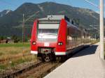 426 032-9 hat kurz Bahnhof Garmisch-Partenkirchen wiederverlassen und fhrt durch dem Haltepunkt Hausberg nach Reutte.