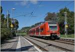 Der DB 426 014-7 ist als Regionalbahn von Singen nach Schaffhausen unterwegs und hält in Bietingen. 

19. September 2022 