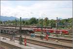 Betriebliche Ruhe in Rosenheim. 4024 072 wartet als RB 5111 nach Innsbruck Hauptbahnhof whrend 426er auf dem Nebengleis nix machen. (03.07.07)